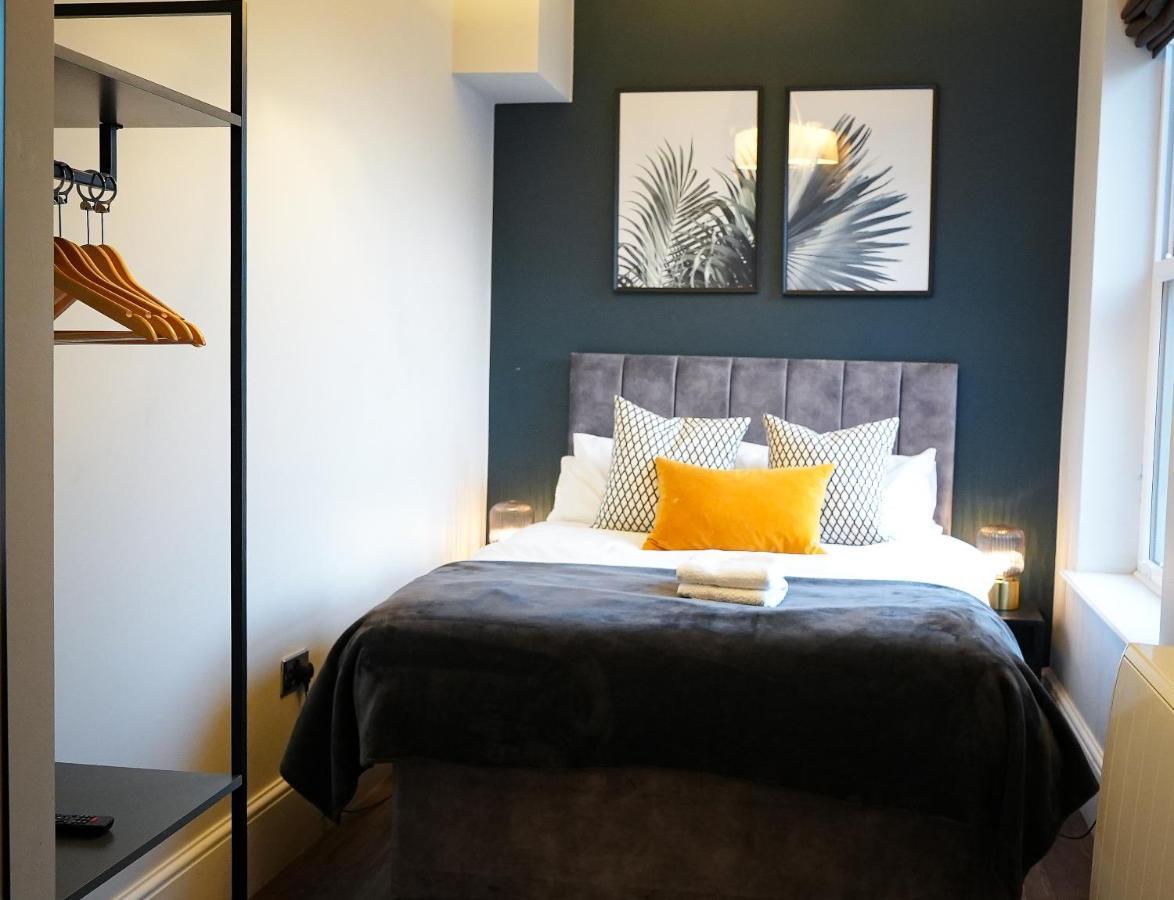 Centre 2 Bed, Perfect Cosy Stylish Apartment, Close To Shops And Beach! Sleeps 6 *