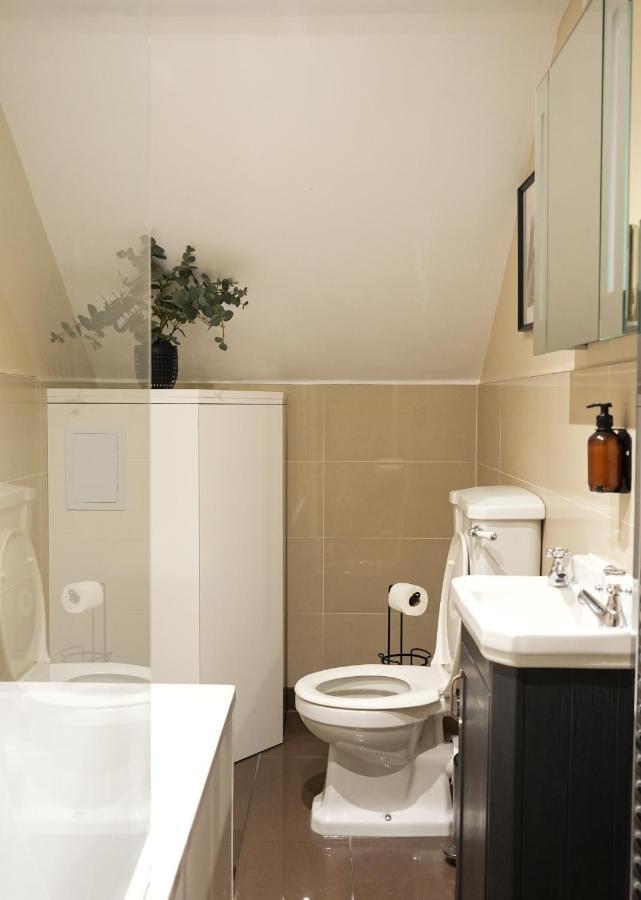 Apartment Centre 2 Bed, Perfect Cosy Stylish Apartment, Close To Shops And Beach! Sleeps 6